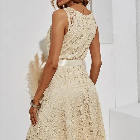 FS Collection bridesmaid lace dress in champagne - Picture 4 of 9